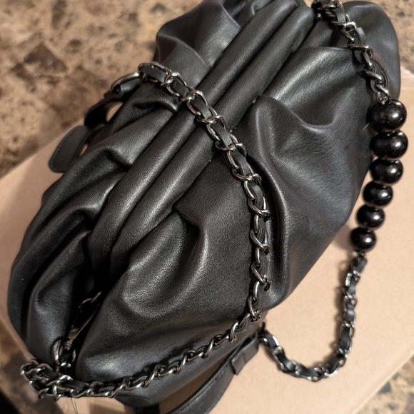 Badgley Mischka Sleek Black Crossbody Bag - Picture 2 of 8